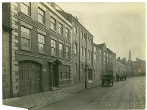 Mill Street, Kidderminster Carpet Trades, 1923 de English Photographer